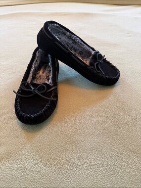 Minnetonka Black Suede Faux-Fur Lined Moccasins, NWOT